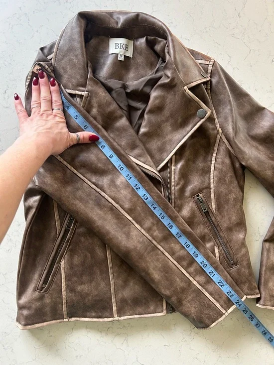 Like New BKE Buckle Asymmetrical Faux Leather Cropped Moto Jacket - Picture 11 of 16